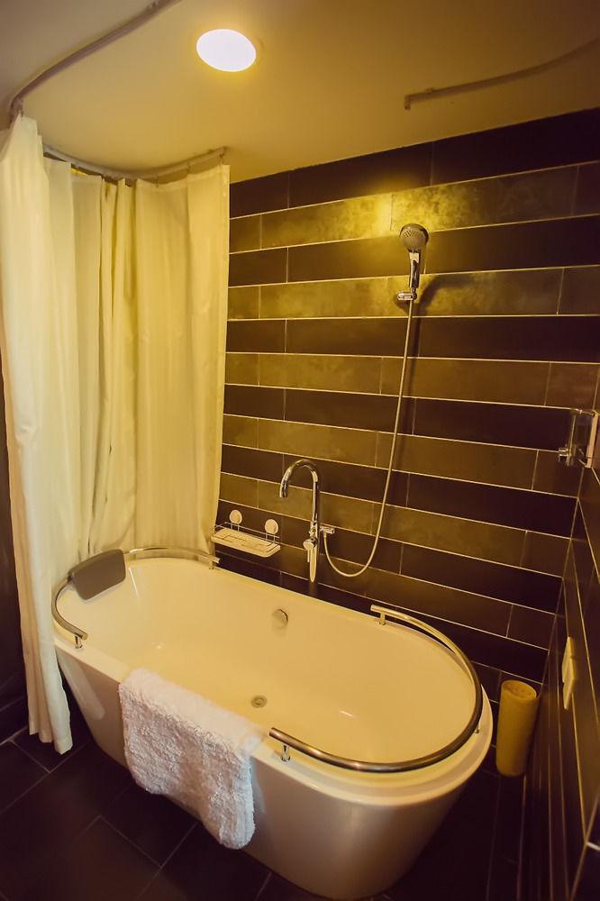 Fx Hotel Xujiahui - Shanghai Stadium Branch Zewnętrze zdjęcie